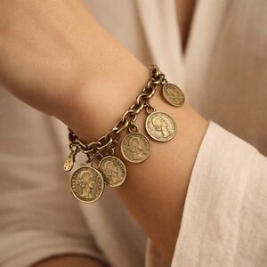 Yochi NY Coin Charm Bracelet Gold Tone Queen Elizabeth Coin Chain 7"